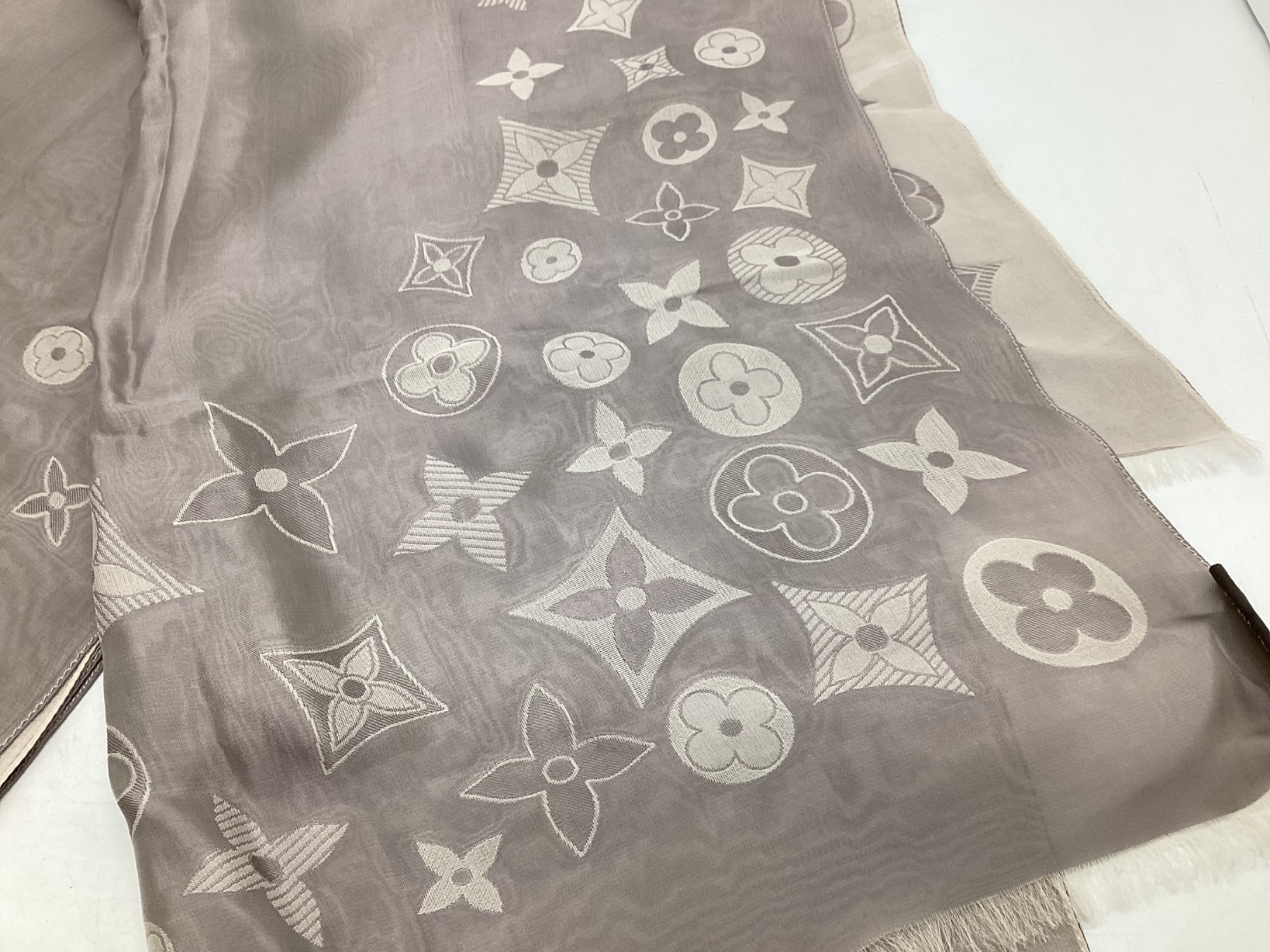 LOUIS VUITTON“ルイヴィトン”】の大判ストール「エトール・サンクト