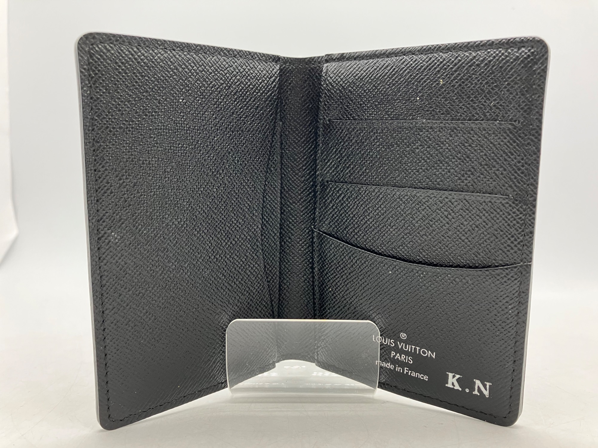 LOUIS VUITTON】カードケース N63075 ダミエ・グラフィットのご紹介