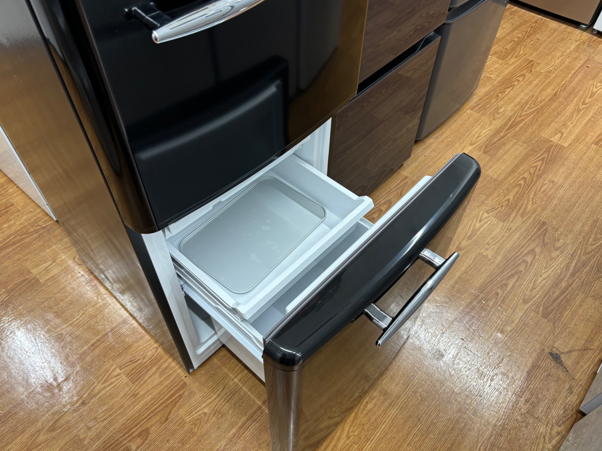 【トレファク八尾店】取れに来れる方限定  2ドア冷蔵庫  Eangle レトロ×高級感。置くだけで部屋の格が上がる2ドア冷蔵庫。インテリアに
