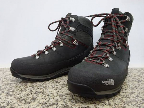 スポーツ・アウトドアのトレッキングシューズ