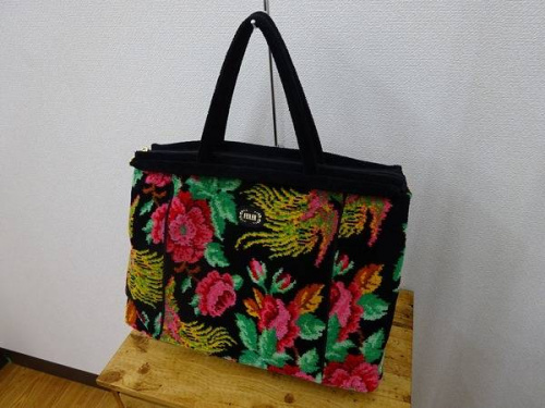 レディースファッションのカジュアルバッグ