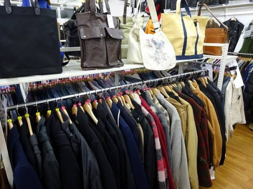 ダウンジャケットのニット