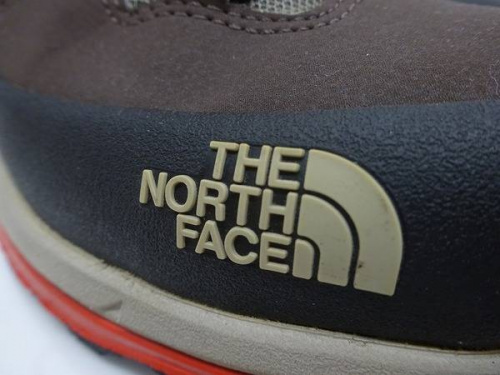 トレッキングシューズ