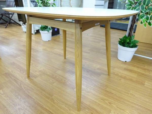 家具・インテリアのテーブル