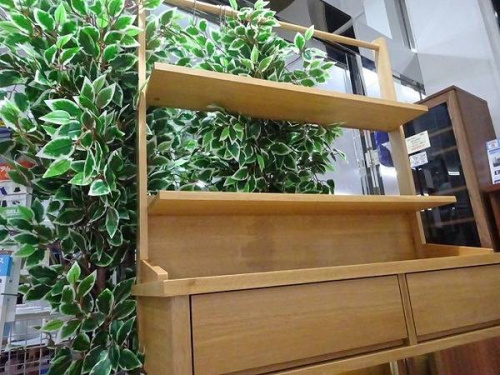 特選家具のオープンシェルフ