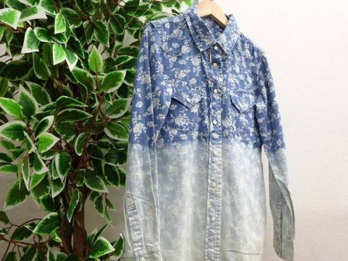 レディースファッションのシャツ