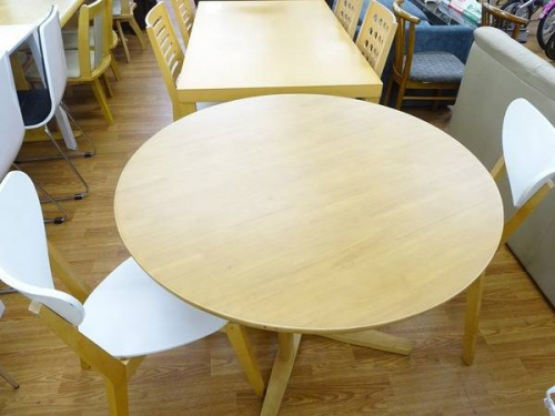 家具・インテリアのダイニングテーブル