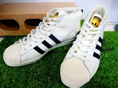 メンズファッションのアディダス（adidas）