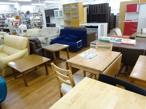 関西の大阪八尾店家具