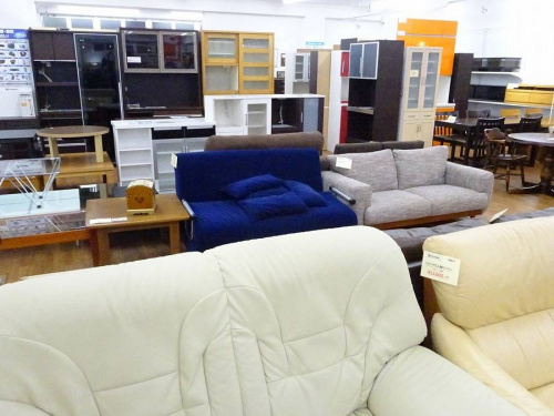 関西の大阪八尾店家具