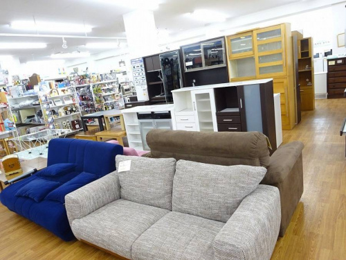 関西の大阪八尾店家具