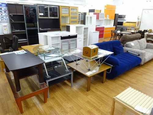 関西の大阪八尾店家具
