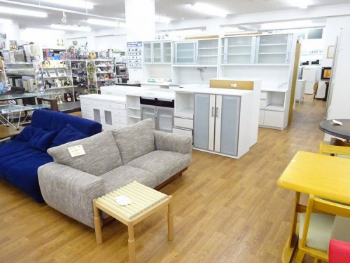 関西の大阪八尾店家具