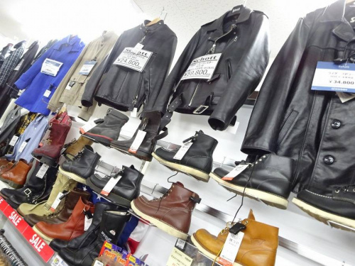 大阪八尾店ファッションの秋冬物衣類