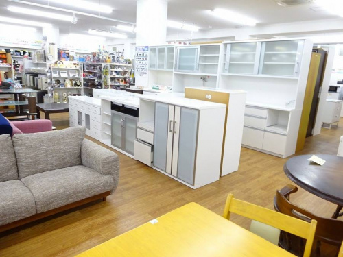 関西の大阪八尾店家具