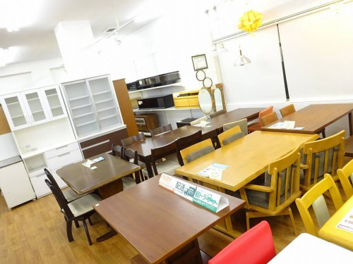 関西の大阪八尾店家具