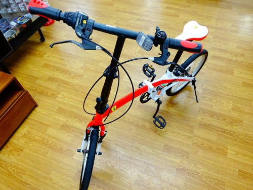 スポーツ用品の自転車