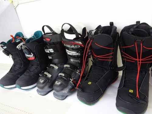 スポーツ用品のスノボー