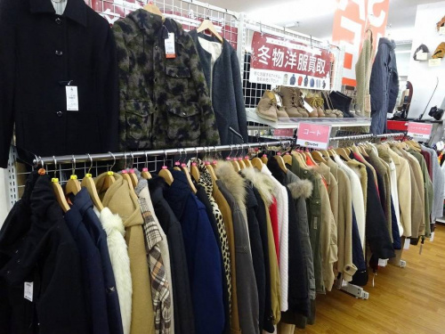 大阪八尾店ファッションの秋冬物衣類