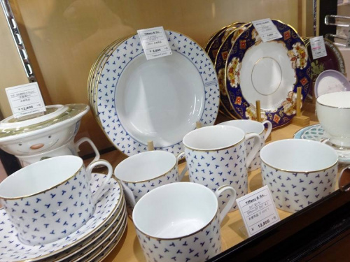 関西の大阪八尾店食器