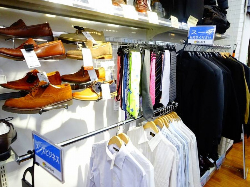 大阪八尾店ファッションの秋冬物衣類