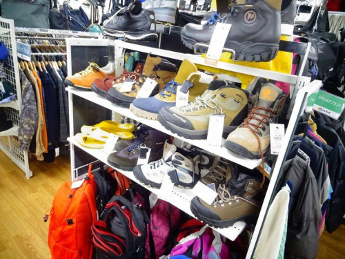 大阪八尾店ファッションの秋冬物衣類