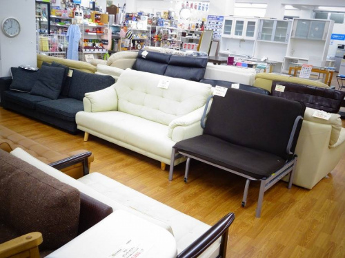 関西の大阪八尾店家具