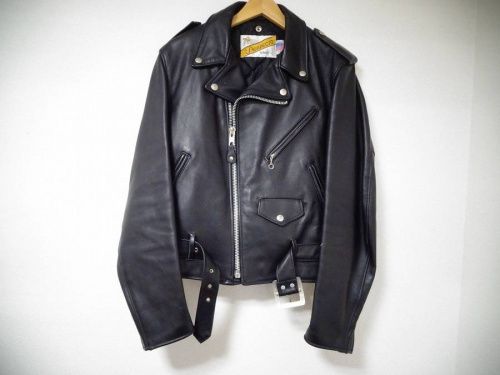 ジャケットのライダース