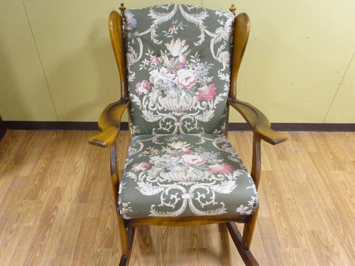 家具のロッキングチェア