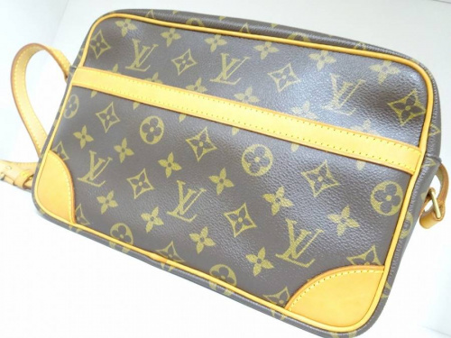 ブランド・ラグジュアリーのポーチ