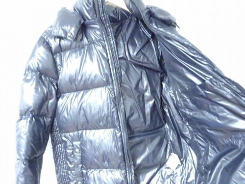 ダウンジャケットのTATRAS