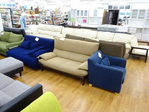 関西の大阪八尾店家具