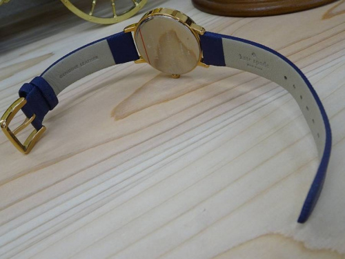 バッグの腕時計