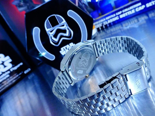 ビジネスアイテムの腕時計