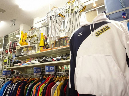 スポーツ用品の野球・サッカー