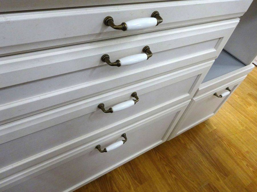 関西の大阪八尾店家具