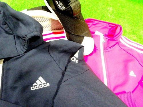 レディースファッションのアディダス(adidas)