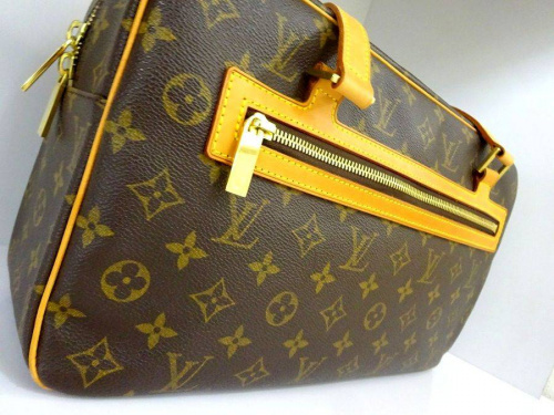 ブランド・ラグジュアリーのLOUIS VUITTON