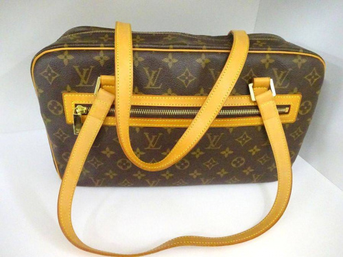 LOUIS VUITTONの関西