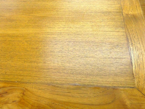 サイドテーブルのブリティッシュデザイン