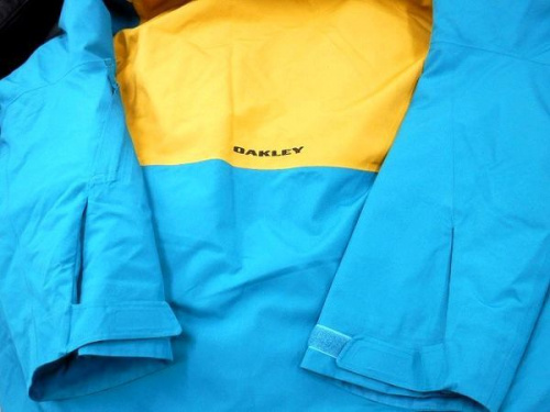 OAKLEY