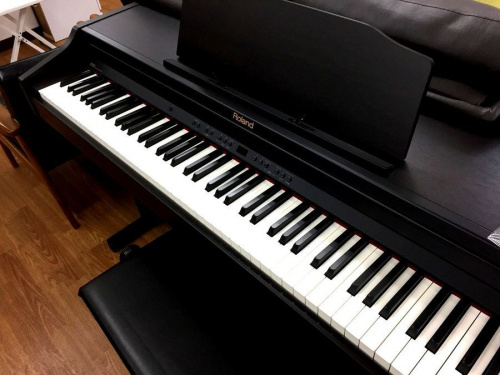 ROLAND/ローランド】完成度の高い電子ピアノ「RP401R」入荷！｜2020年 