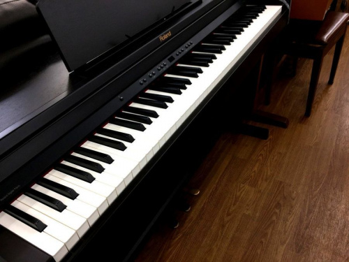 ROLAND/ローランド】完成度の高い電子ピアノ「RP401R」入荷！｜2020年 