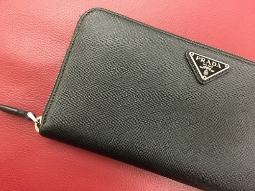 PRADAの長財布　中古　大阪
