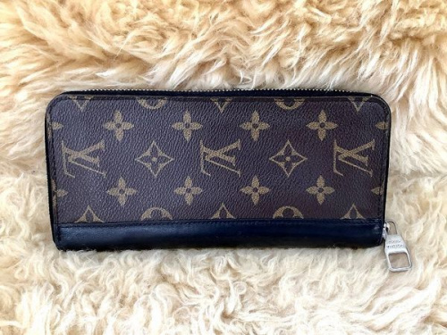 LOUIS VUITTON　八尾