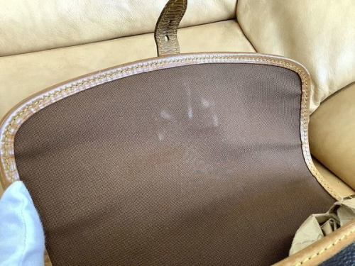 LOUIS VUITTON　八尾