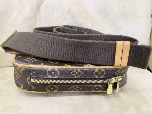LOUIS VUITTON 八尾