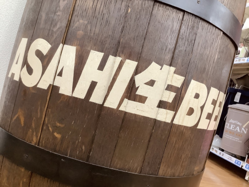 家具のテーブル