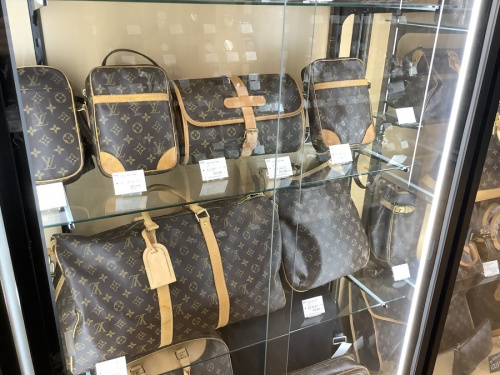 LOUIS VUITTON　八尾