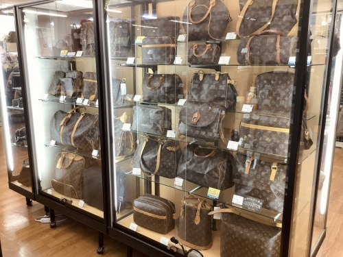 LOUIS VUITTON 八尾
